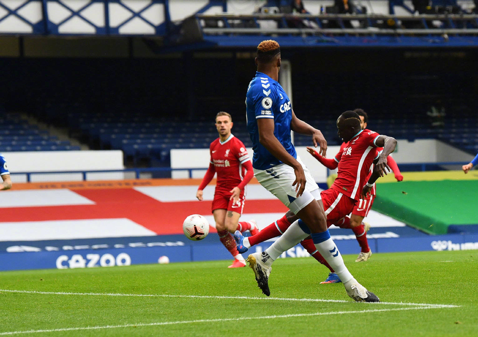 也背负着伤 也背负着伤